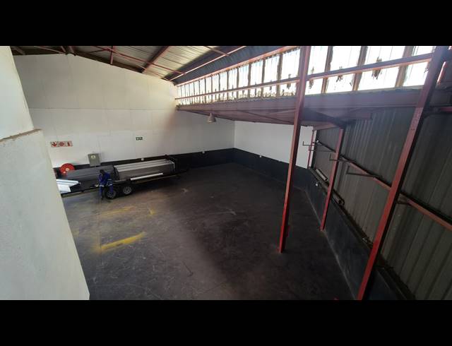 219M² WAREHOUSE TO LET IN JET PARK